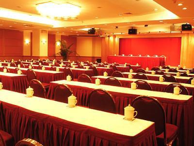 Hotel Golden Dragon Kunming Zewnętrze zdjęcie